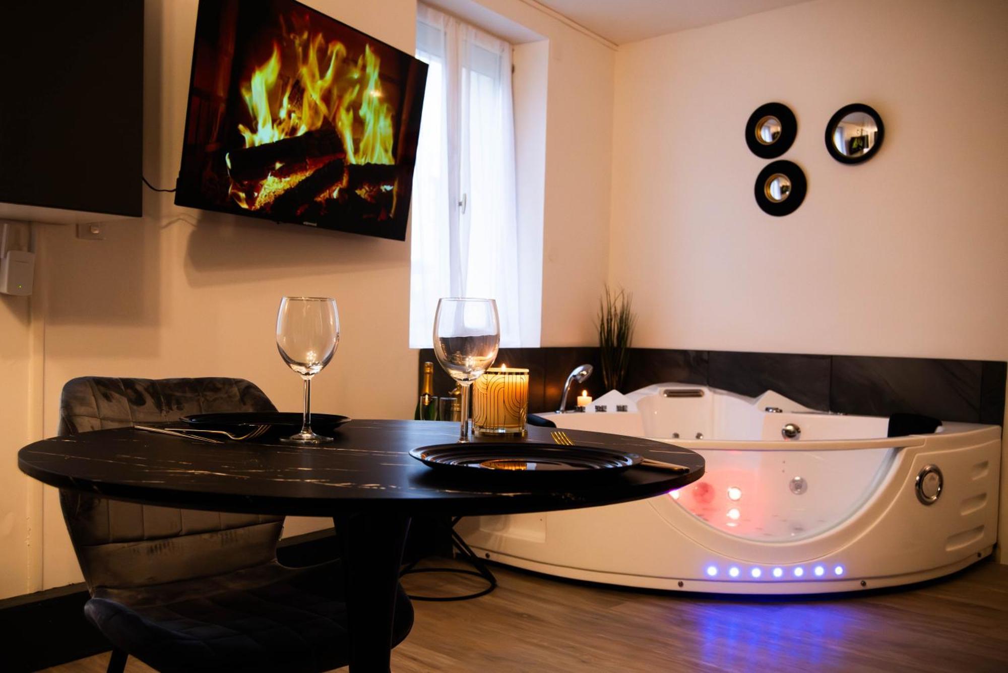 Suite Romantique Jacuzzi مولان المظهر الخارجي الصورة