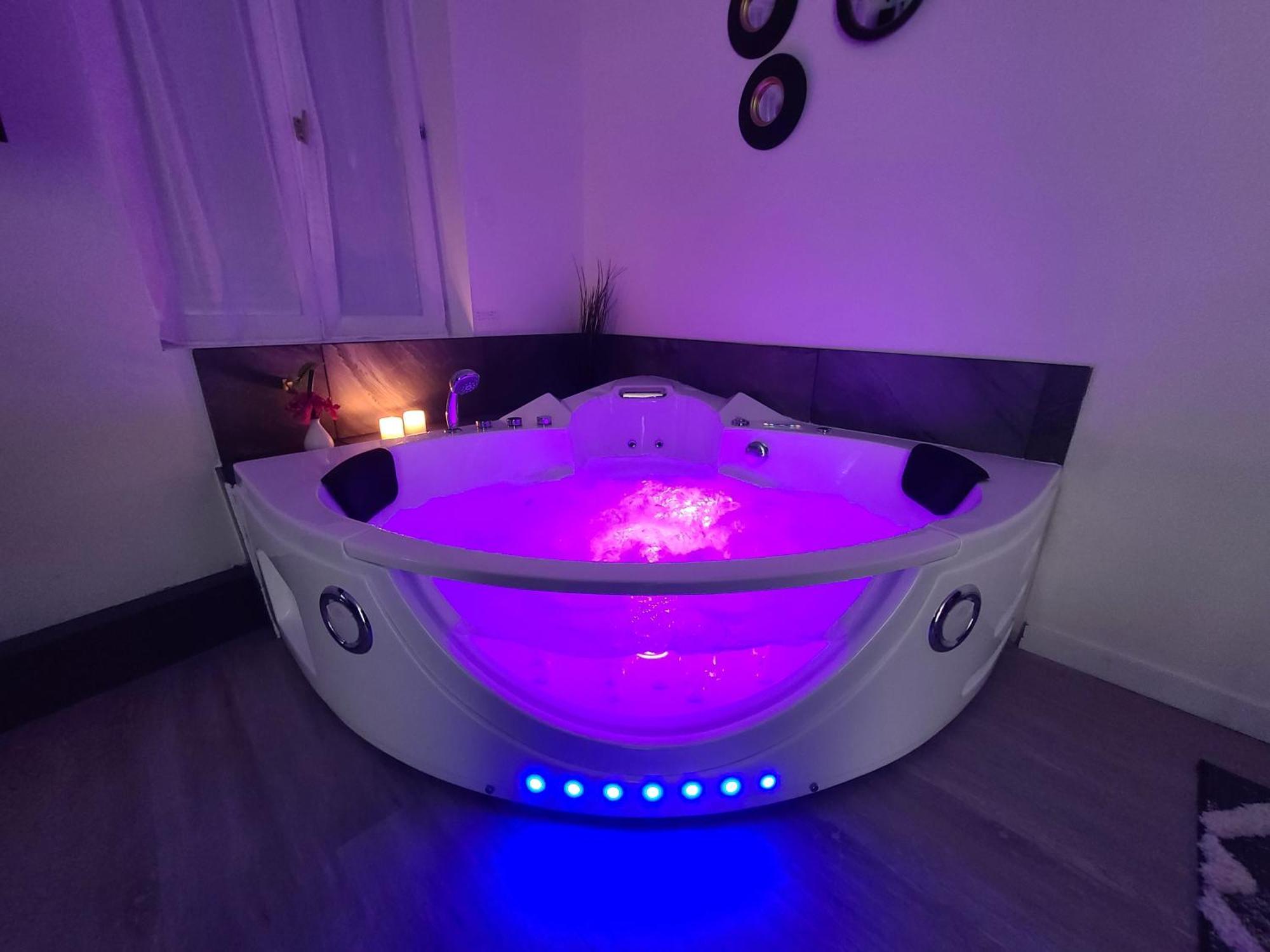 Suite Romantique Jacuzzi مولان المظهر الخارجي الصورة